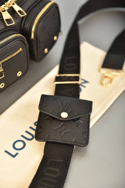 LOUIS VUITTON-UTILITY CROSSBODY