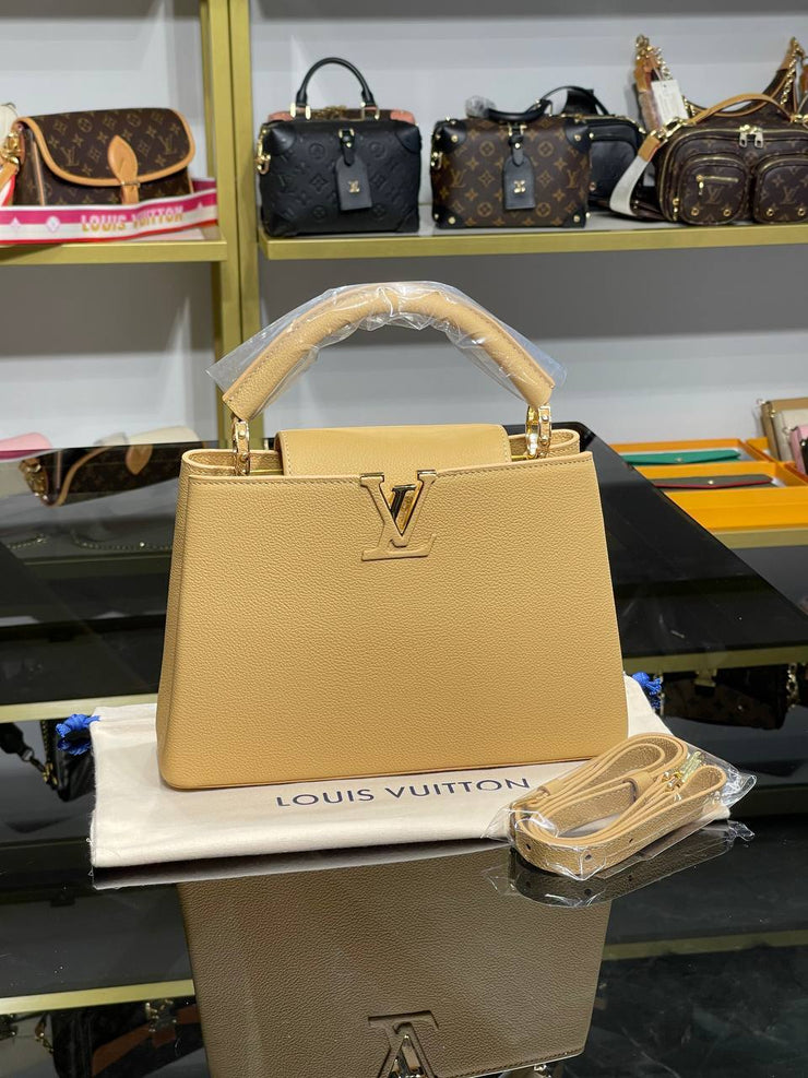 LOUIS VUITTON- Capucines BB 27 x18 x 9 cm