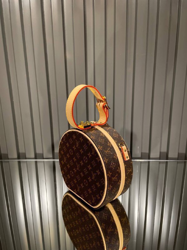 LOUIS VUITTON- Petite Boite Chapeau