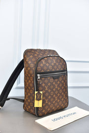 LOUIS VUITTON - Michael Backpack