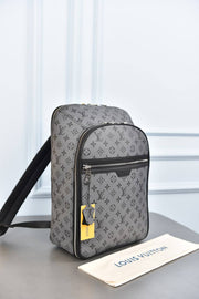 LOUIS VUITTON - Michael Backpack