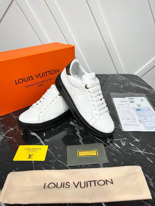 LOUIS VUITTON-Louis Vuitton Time Out Sneakers  Genuine leather