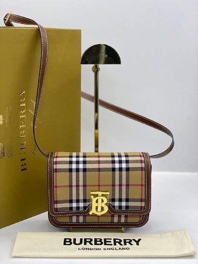 BBURBERRY-TB Cross Body Bag  22 x 17 cm