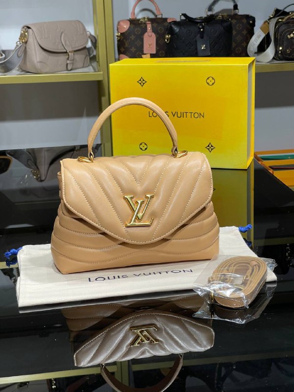 LOUIS VUITTON-HOLD ME