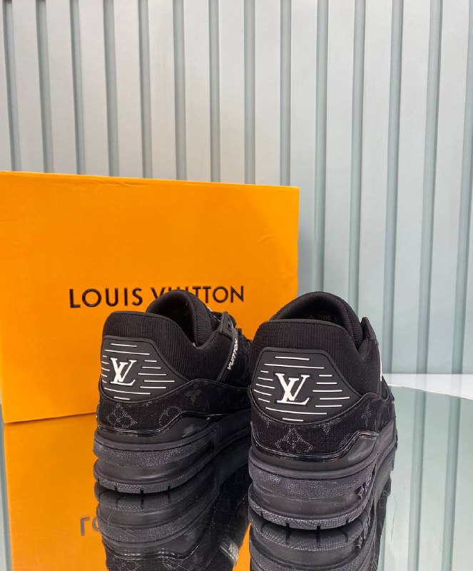 LOUIS VUITTON-