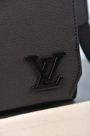 LOUIS VUITTON - Messenger